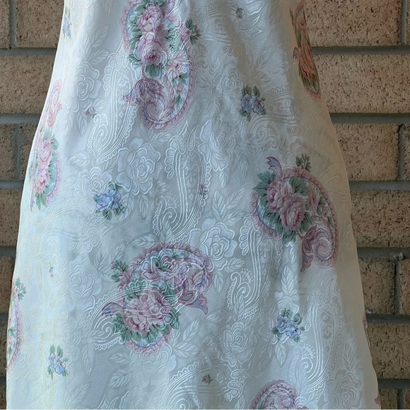 Vintage White and  pink floral paisley lace slip dress with adjustable straps - Picture 5 of 7